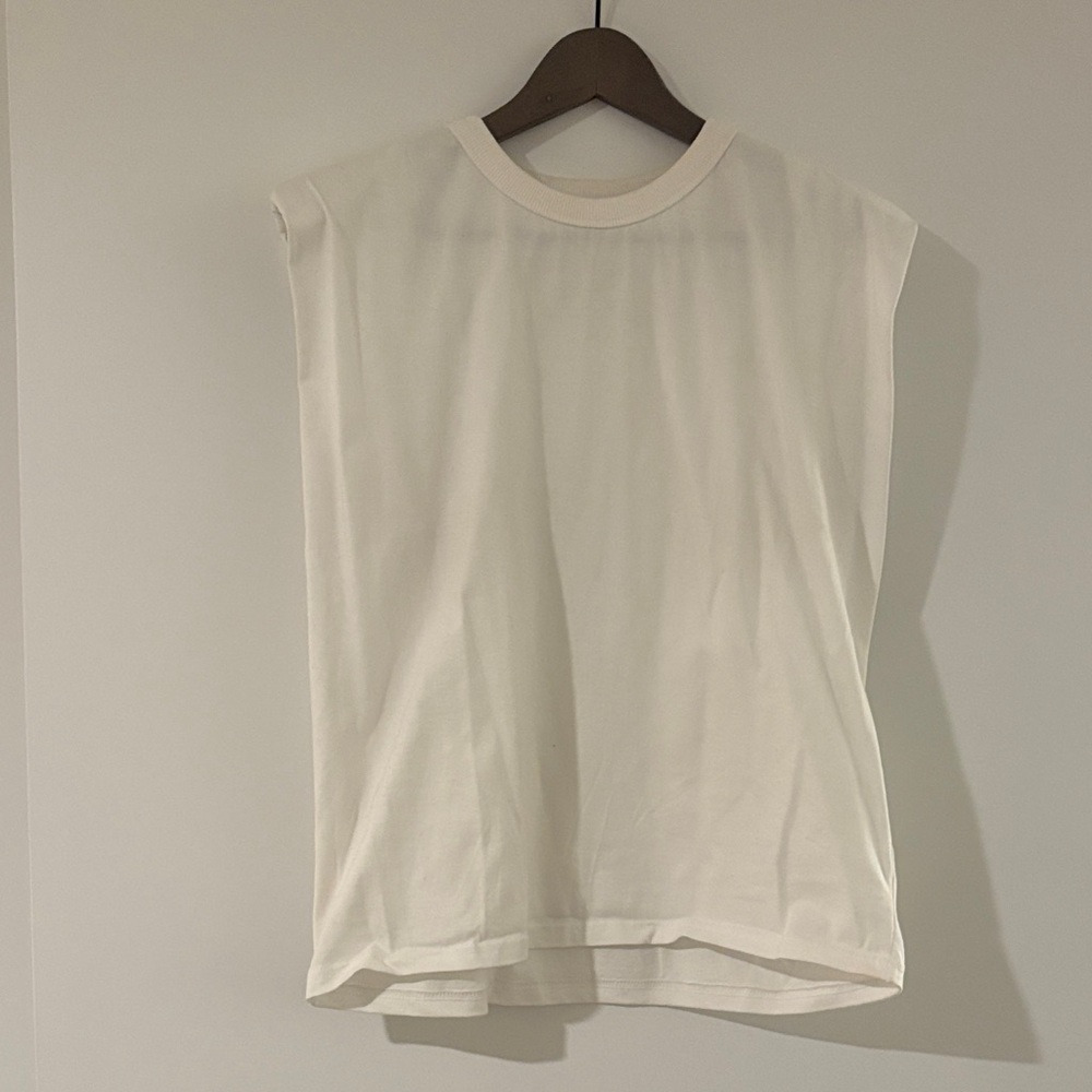 The Frankie Shop Eva padded muscle T-shirt in  white